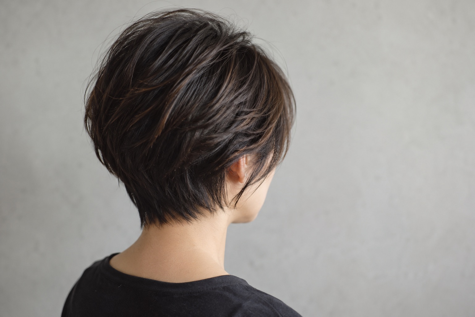架空のサロンとヘアスタイルを表現したAI生成イメージ